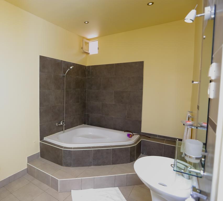 Le Lotus Bleu Hotell Antananarivo Eksteriør bilde